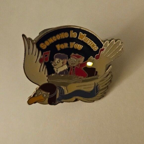Disney Pin The Rescuers Orville Bianca Bernard Someone Is Waiting for You Light - Picture 2 of 9